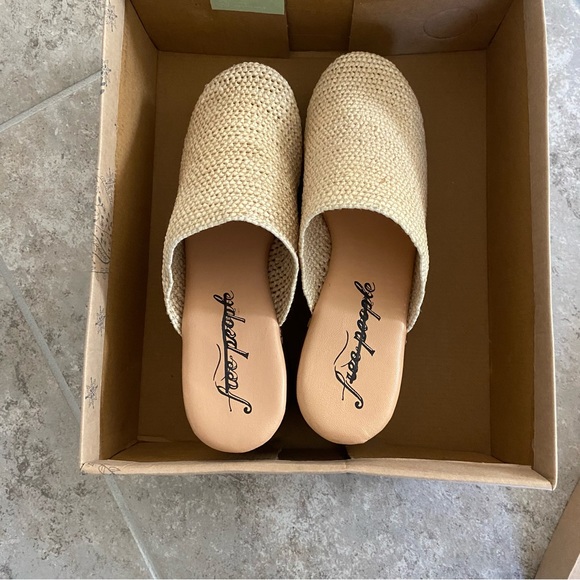 SOLD Free people Claudia crochet clog - Picture 3 of 5